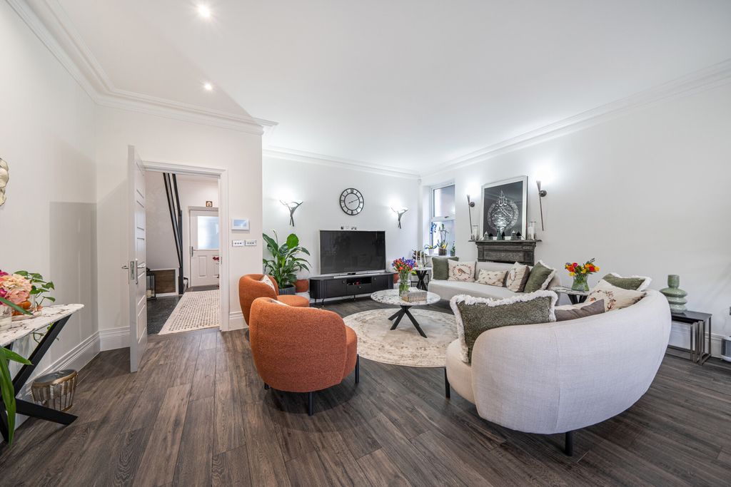 Property photo 2 of 32 1441335-23-69Dd09...
