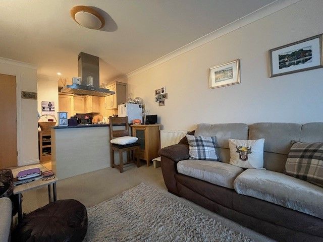 Property photo 3 of 13 Lounge