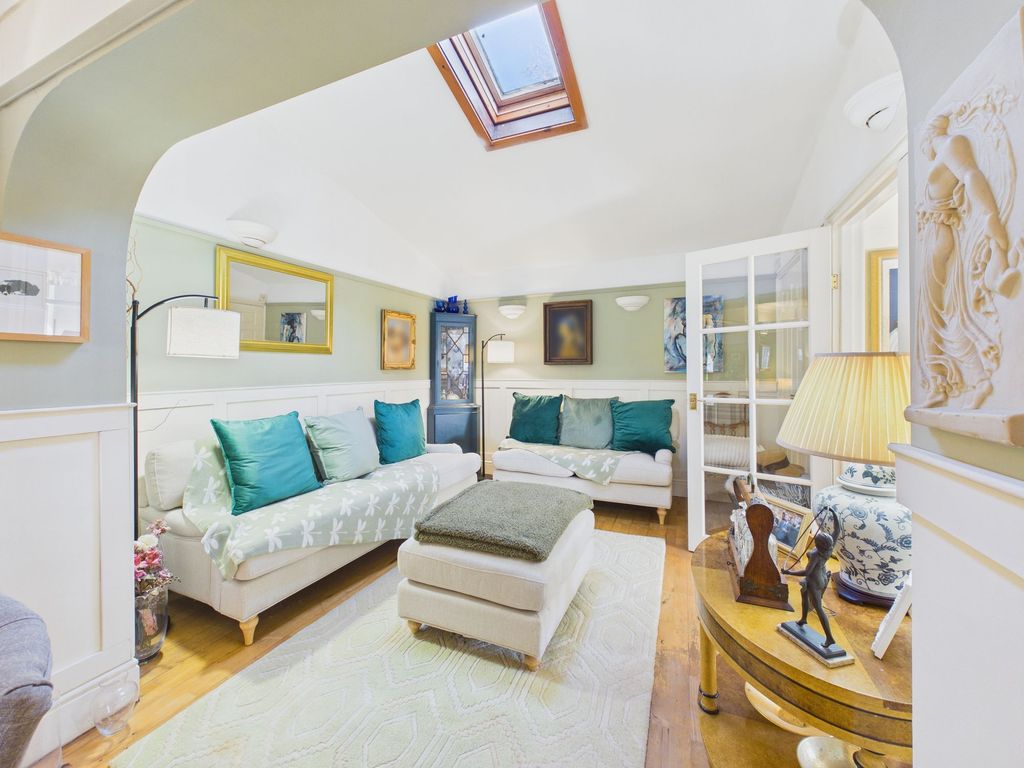 Property photo 3 of 31