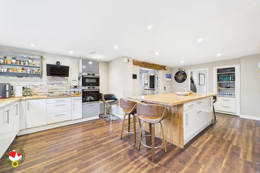 Property photo 3 of 26