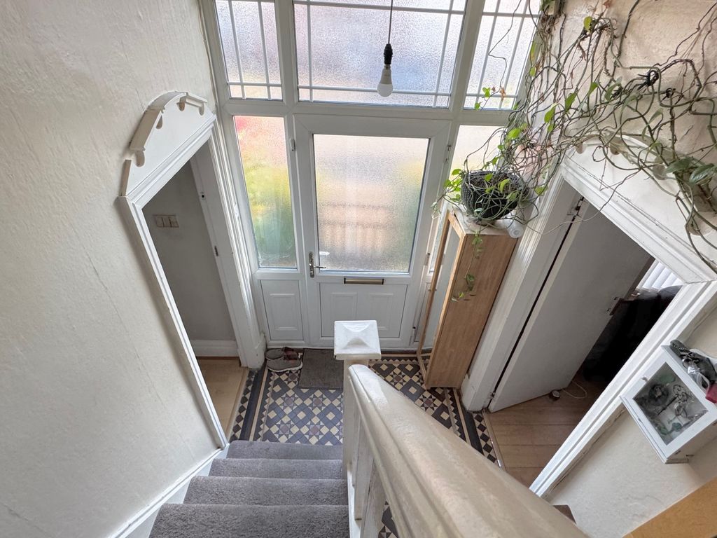 Property photo 3 of 19 Hall