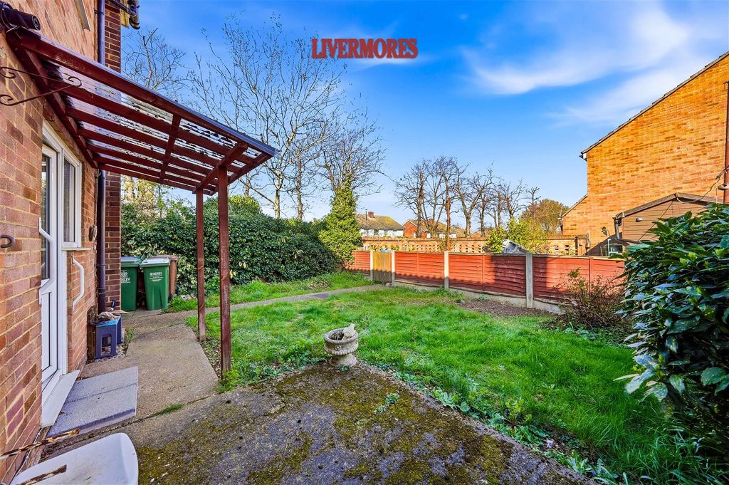 Property photo 2 of 19 Garden