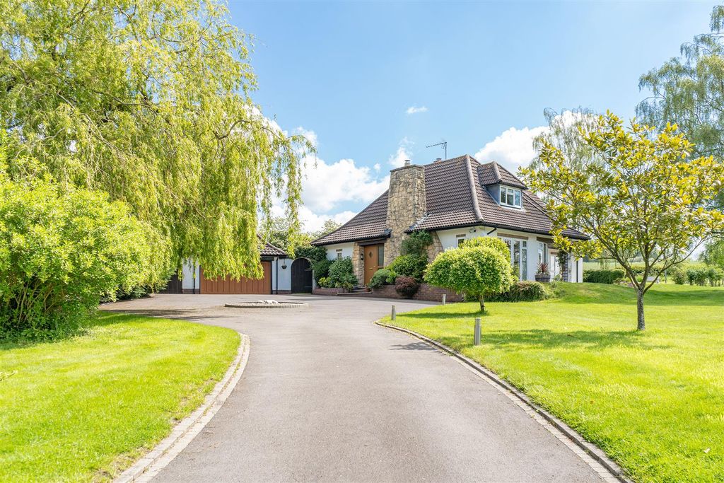 Property photo 2 of 25 Thurley Croft 01688-Copy.Jpg
