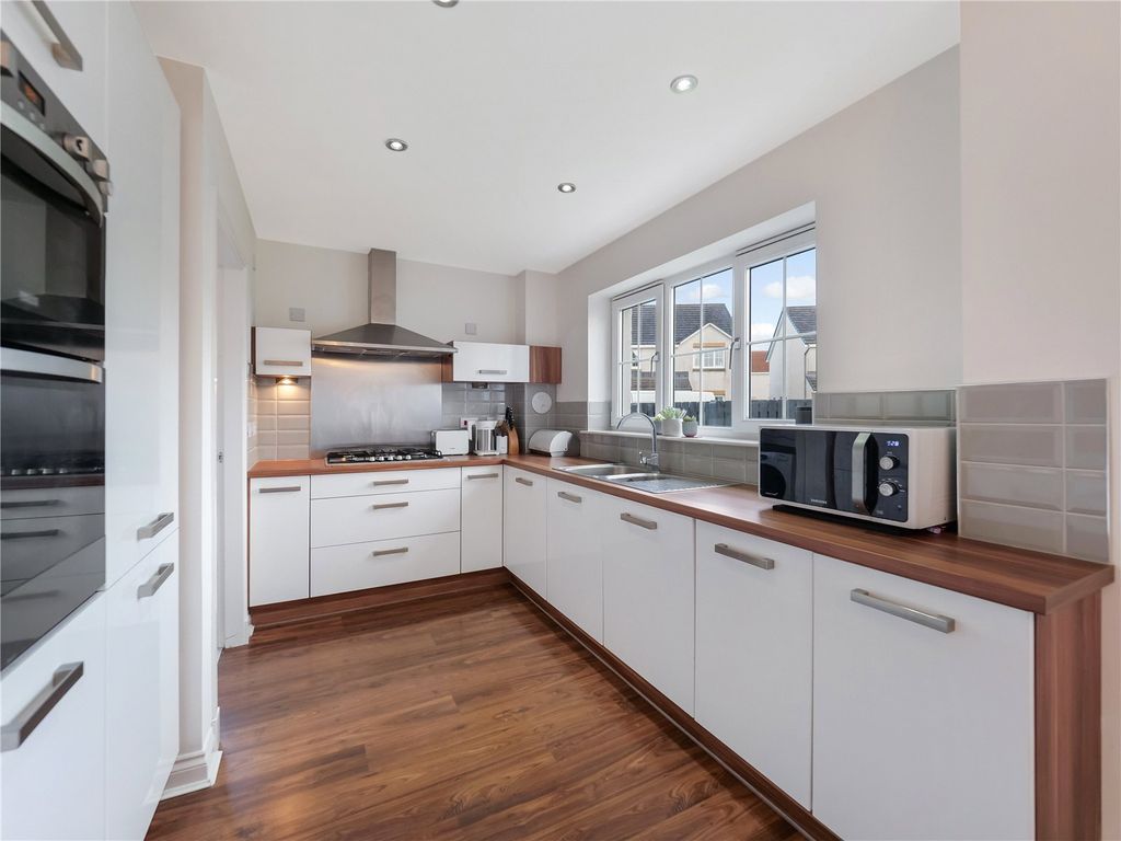 Property photo 3 of 16 Kitchen