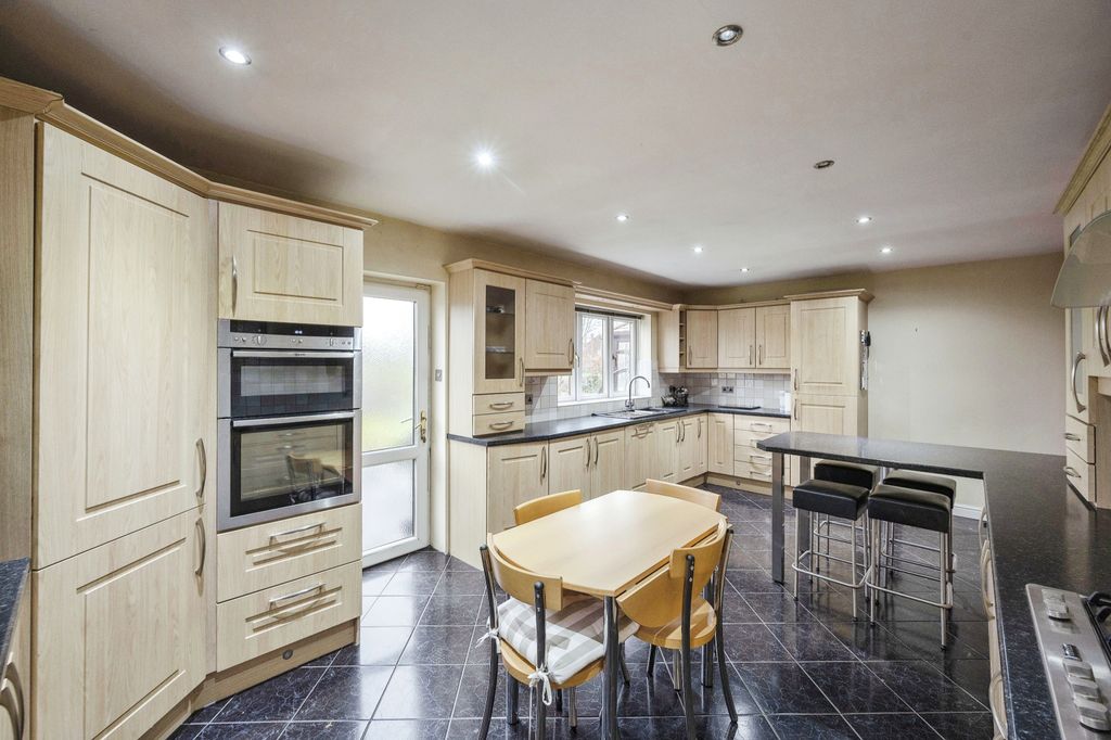 Property photo 3 of 15 Kitchen