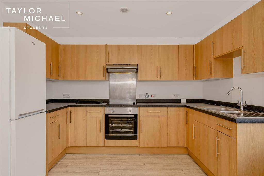 Property photo 1 of 21 Kitchen