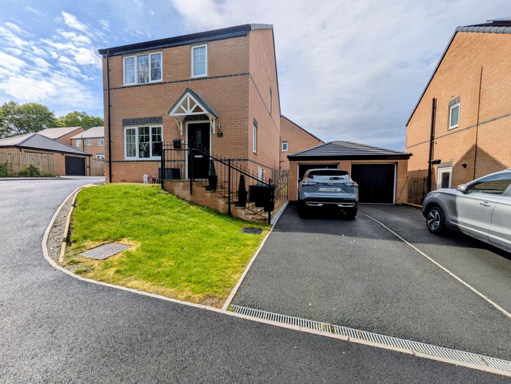 Property photo 1 of 25 1000043432