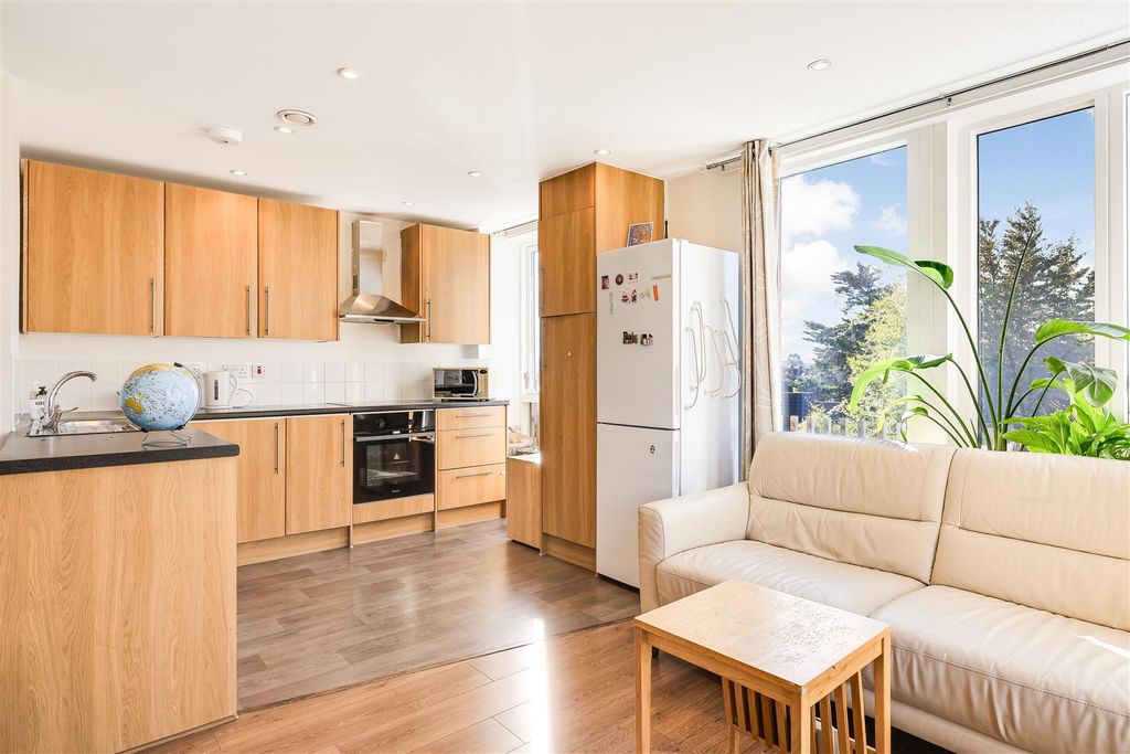 Property photo 2 of 13 Img (8).Jpg