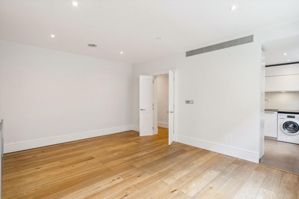 Property photo 3 of 11 Image