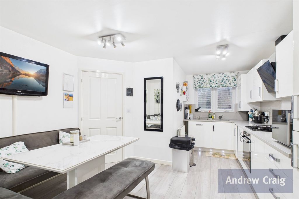 Property photo 2 of 15 Kitchen Breakfast Room