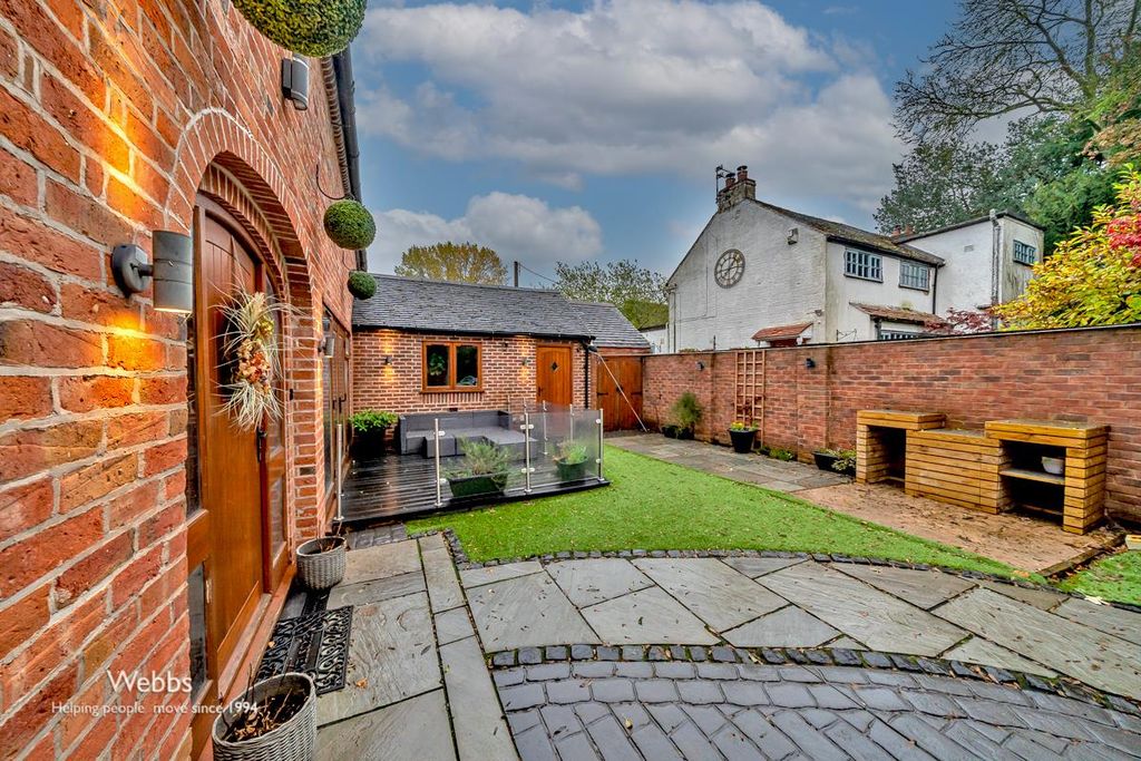 Property photo 2 of 24 Webbs (37 Of 72).Jpg