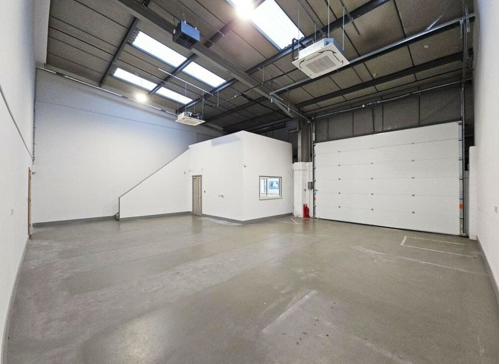 Property photo 3 of 9