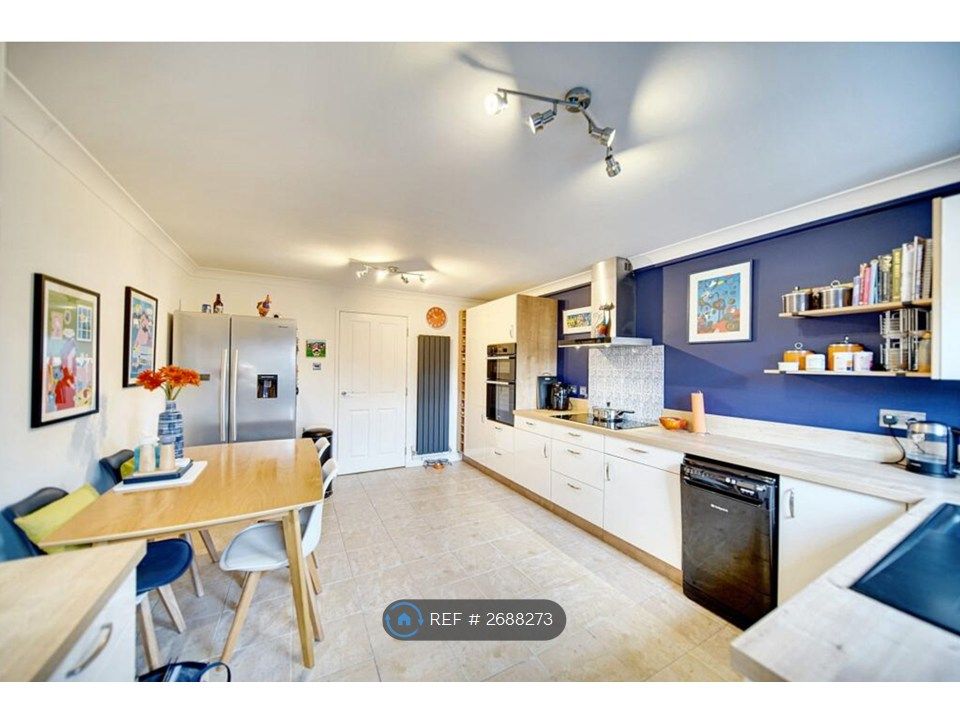 Property photo 3 of 13 Kitchen