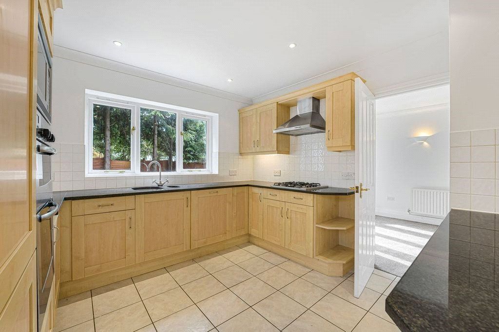 Property photo 2 of 27 Picture No. 12