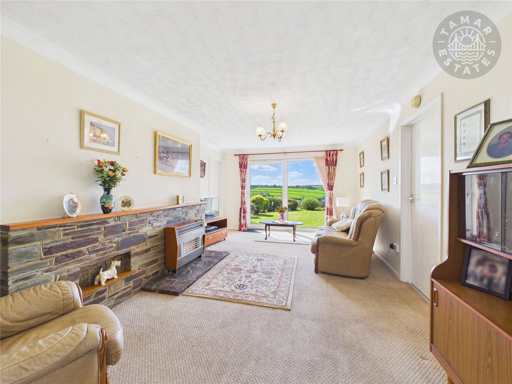 Property photo 3 of 13 Lounge/Dining Room