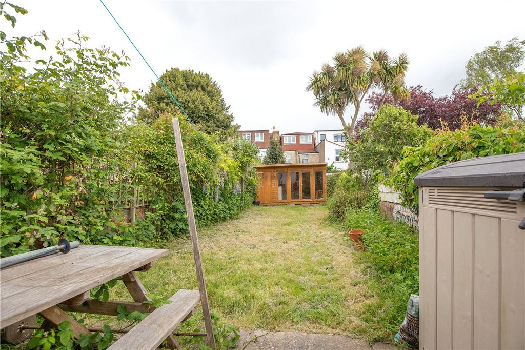 Property photo 3 of 23 Picture No. 12