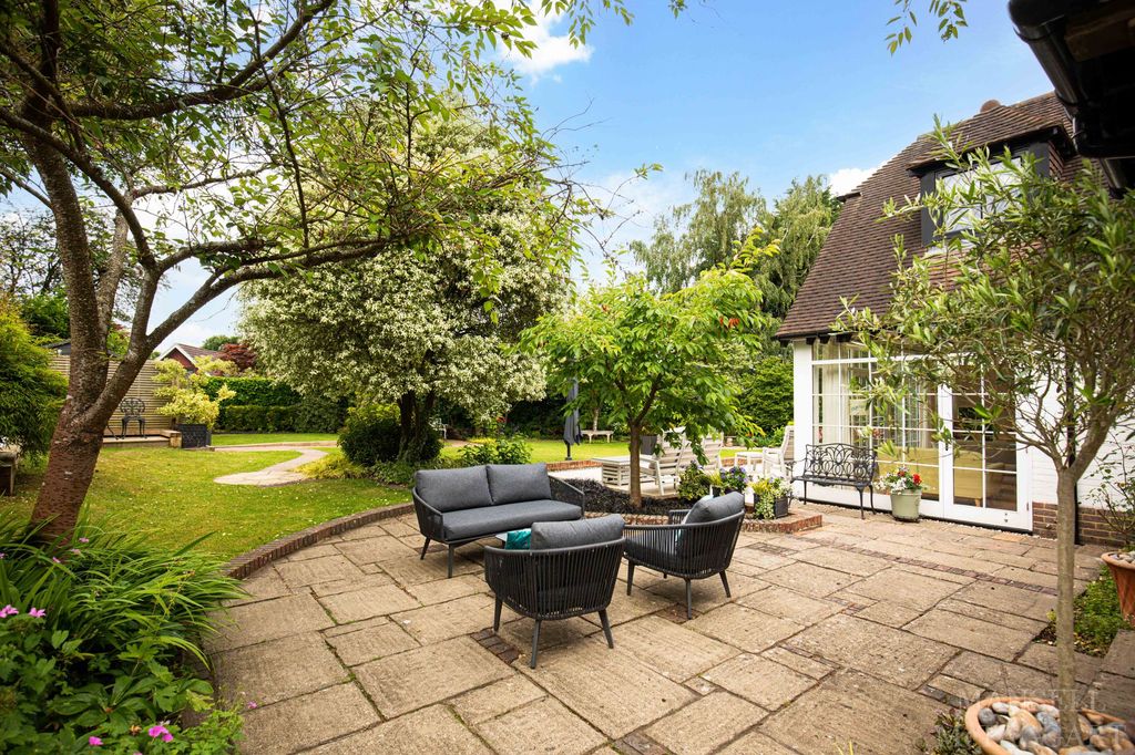Additional image 30 of 4 bed detached house for saleMount Close, Crawley RH10