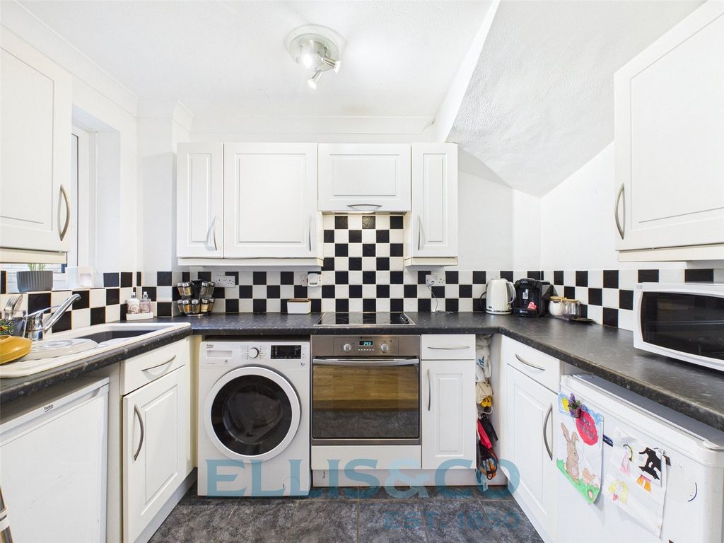 Property photo 2 of 10 Picture No. 16