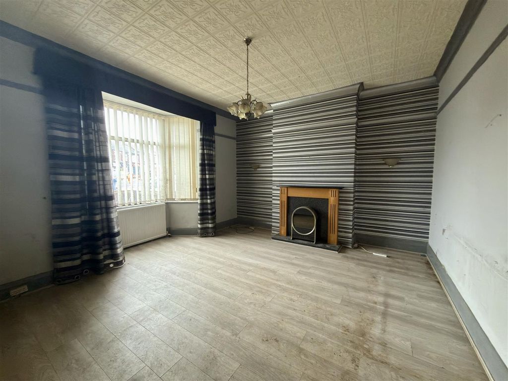 Property photo 2 of 8 Lounge