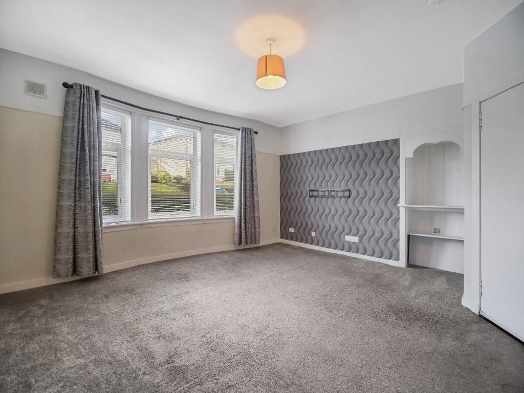 Property photo 2 of 21 Livingroom