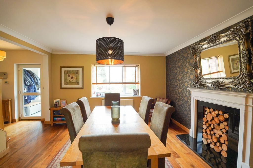 Property photo 2 of 35