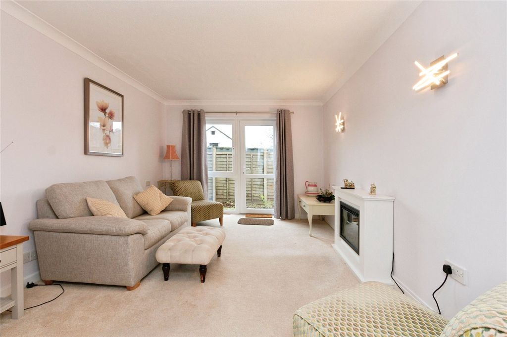 Property photo 2 of 12 Lounge