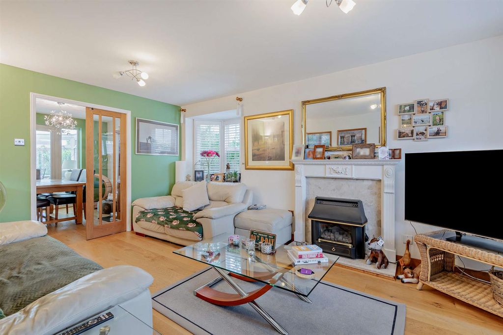 Property photo 2 of 20 Lounge