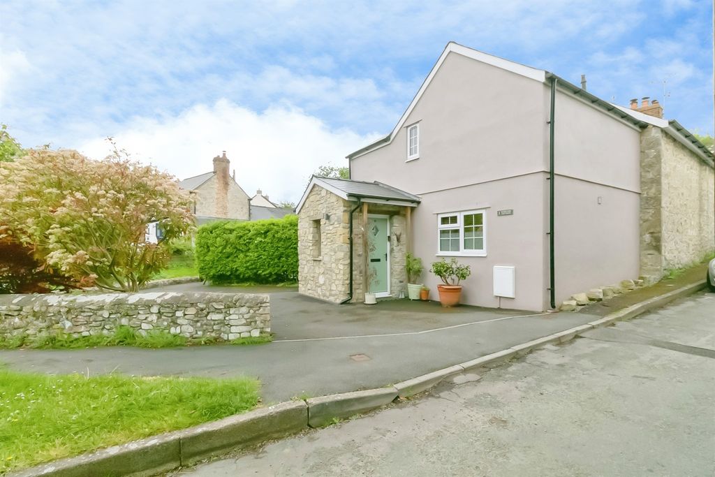 Property photo 2 of 19