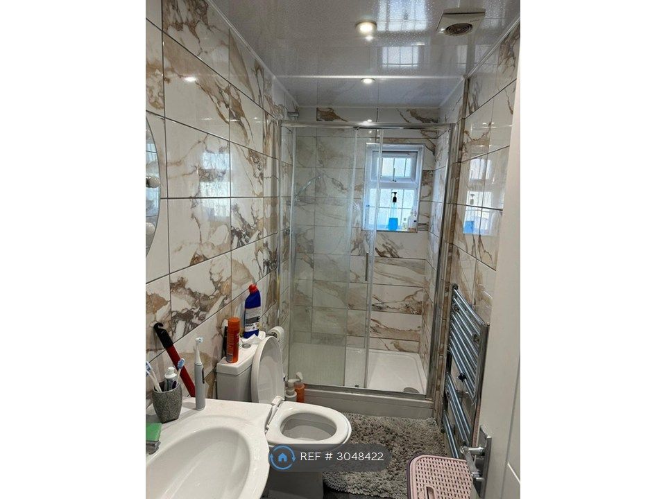 Property photo 3 of 5 Bathroom 1