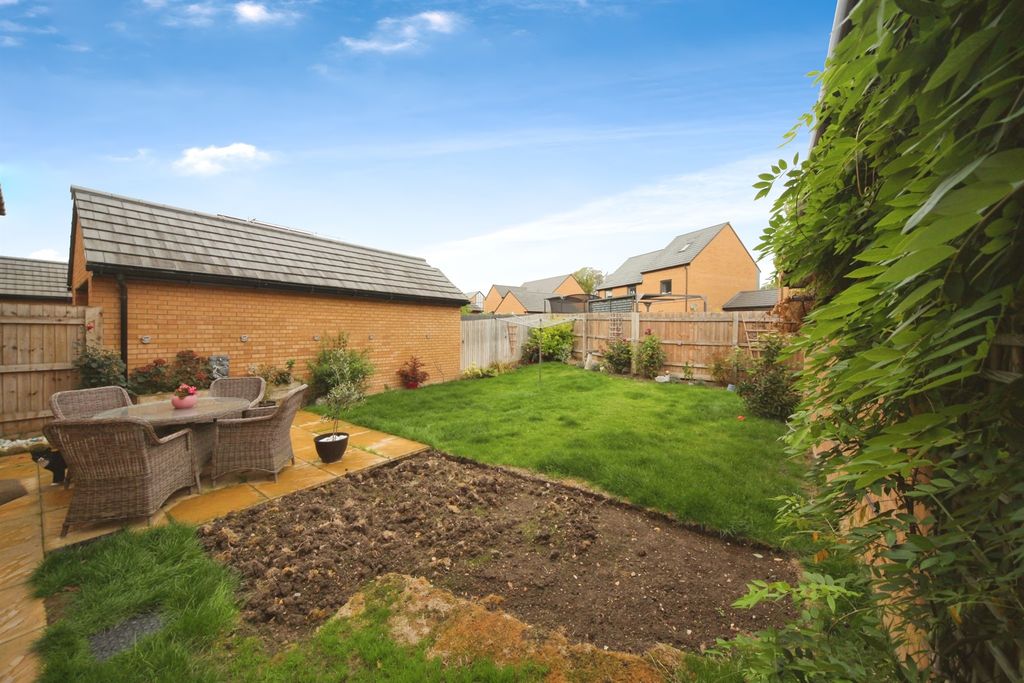 Property photo 2 of 13