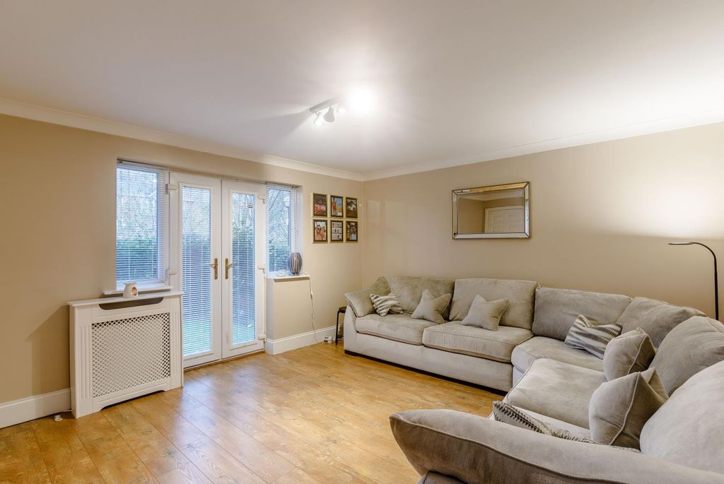 Property photo 2 of 25 8405737-Interior07-800.Jpg