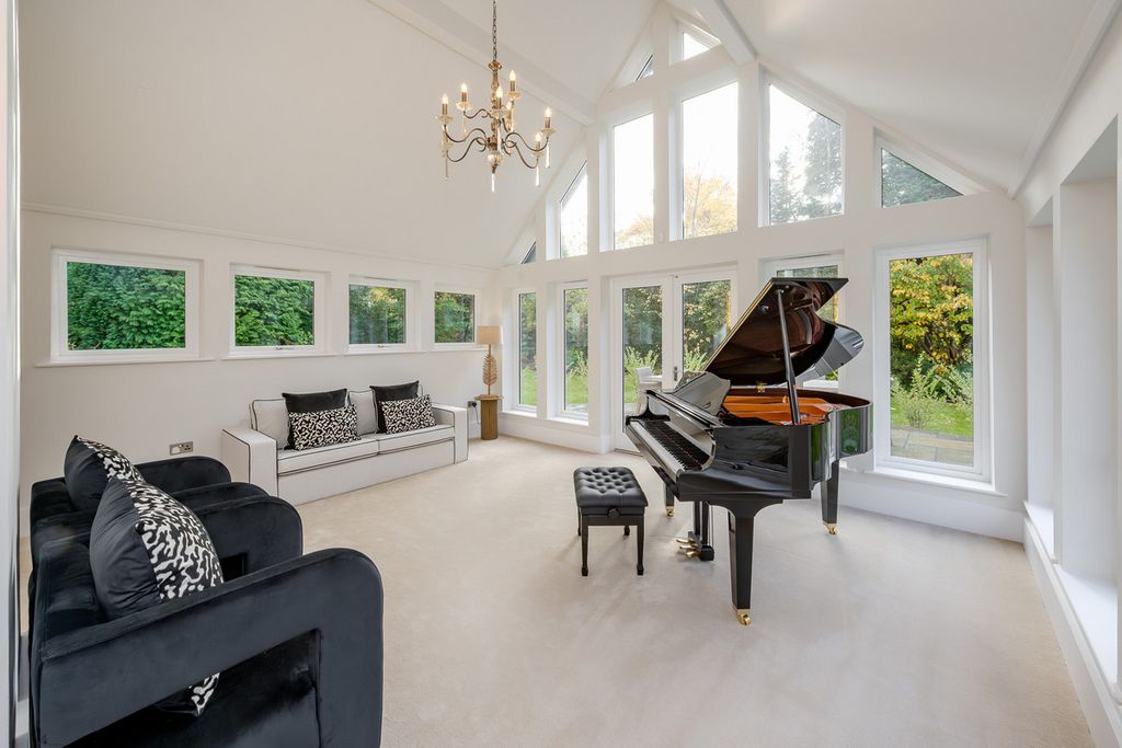 Property photo 2 of 36