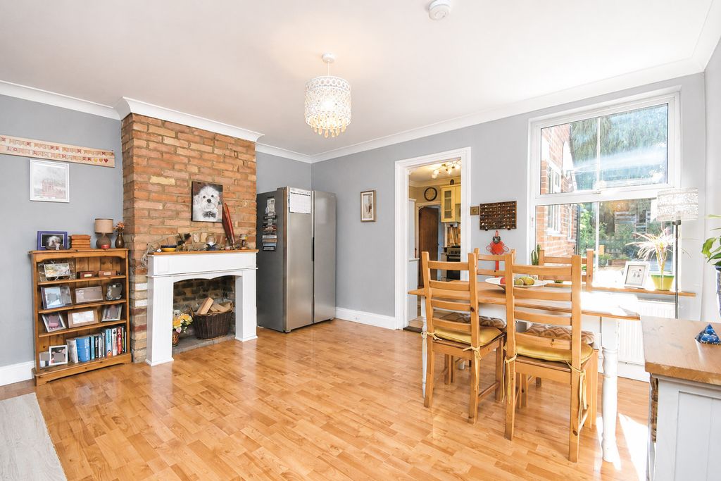 Property photo 2 of 16
