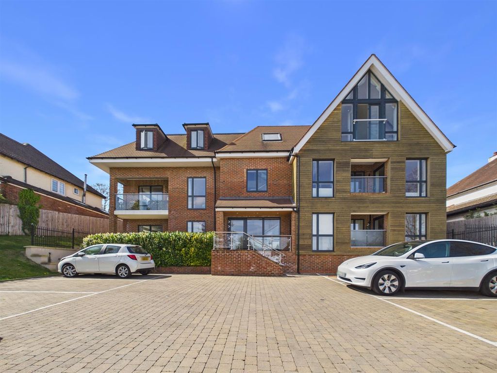 Property photo 1 of 16 Cam01563G0-Pr0225-Still028.Jpg