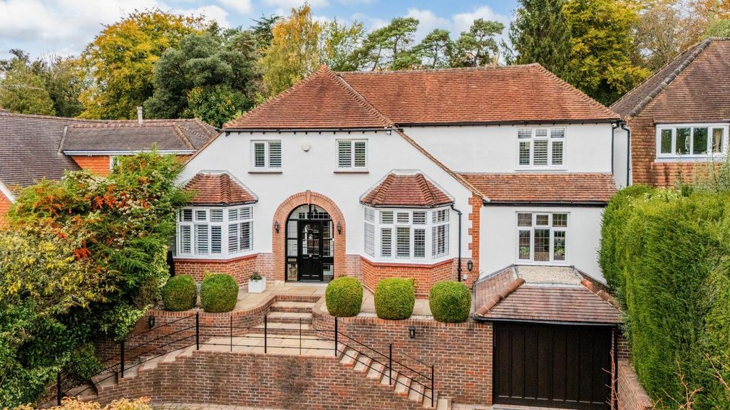 Property photo 1 of 31 Manor Way, Drone (2).Jpg