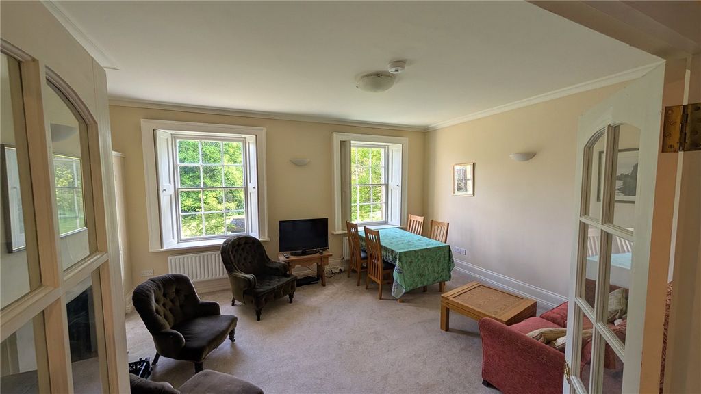 Property photo 2 of 18 Sitting Room