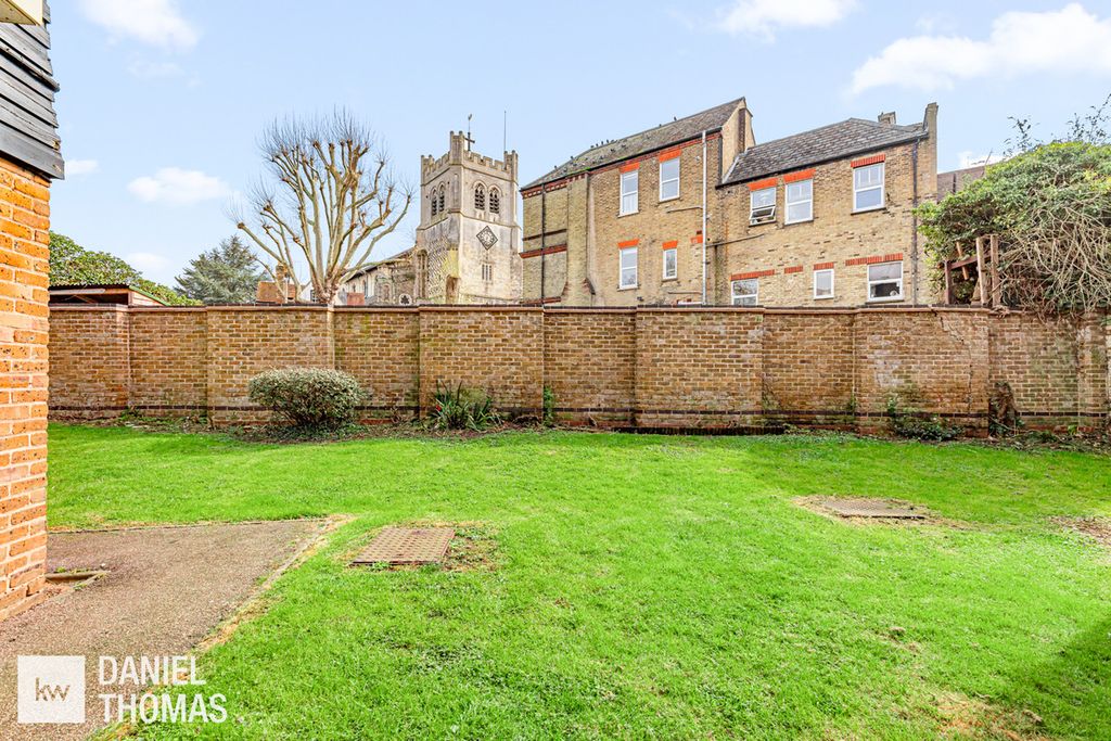 Property photo 2 of 23