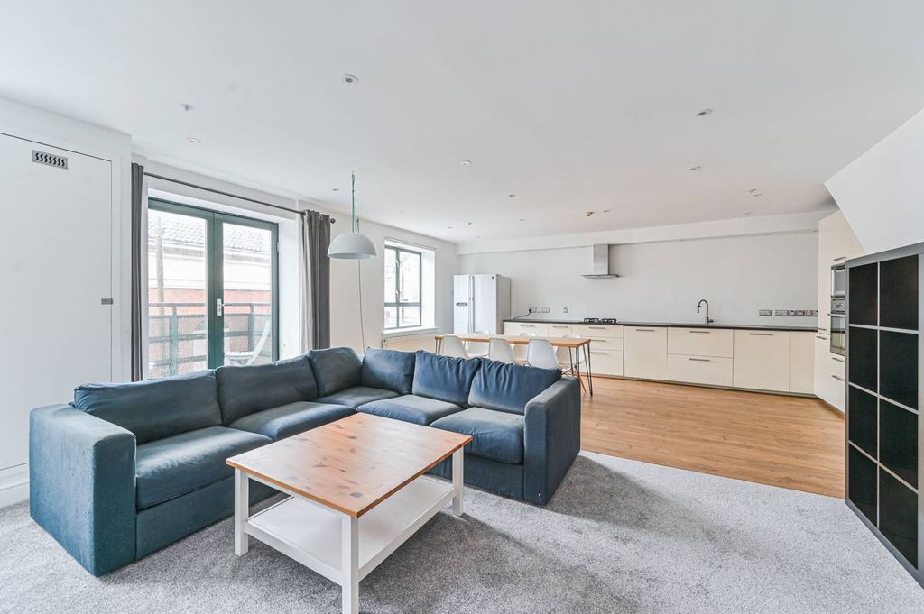 Property photo 2 of 17