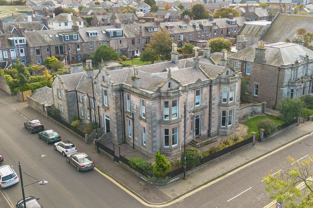 Property photo 1 of 55 Esk House