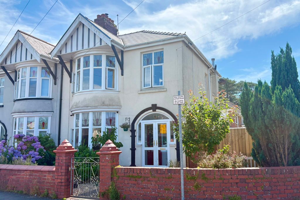 Property photo 2 of 24