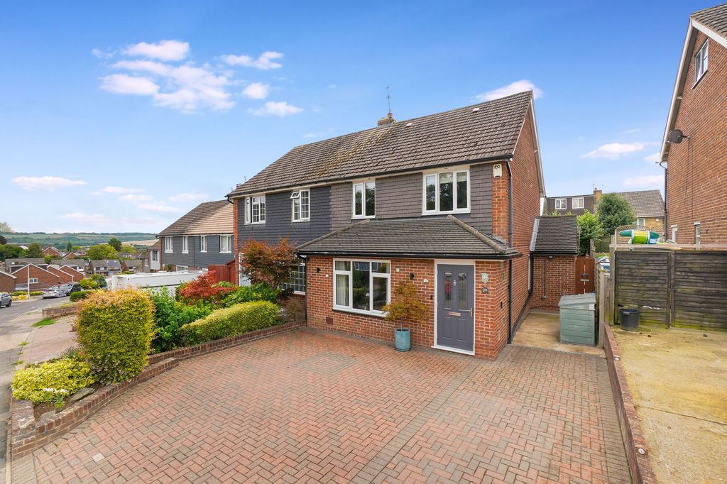 Property photo 1 of 32