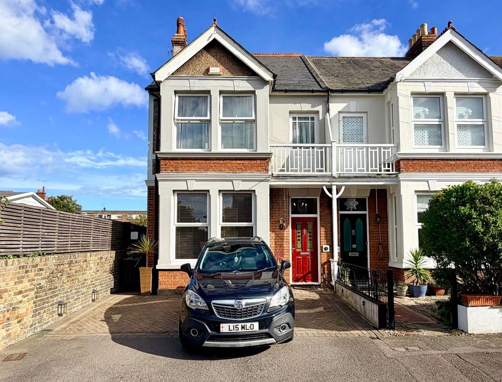Property photo 1 of 31