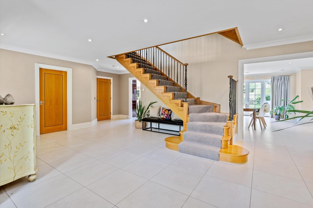 Property photo 2 of 17 Image