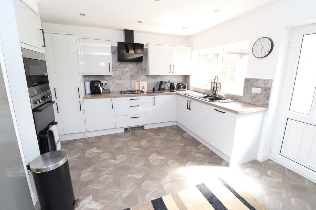 Property photo 3 of 19 Img_5216