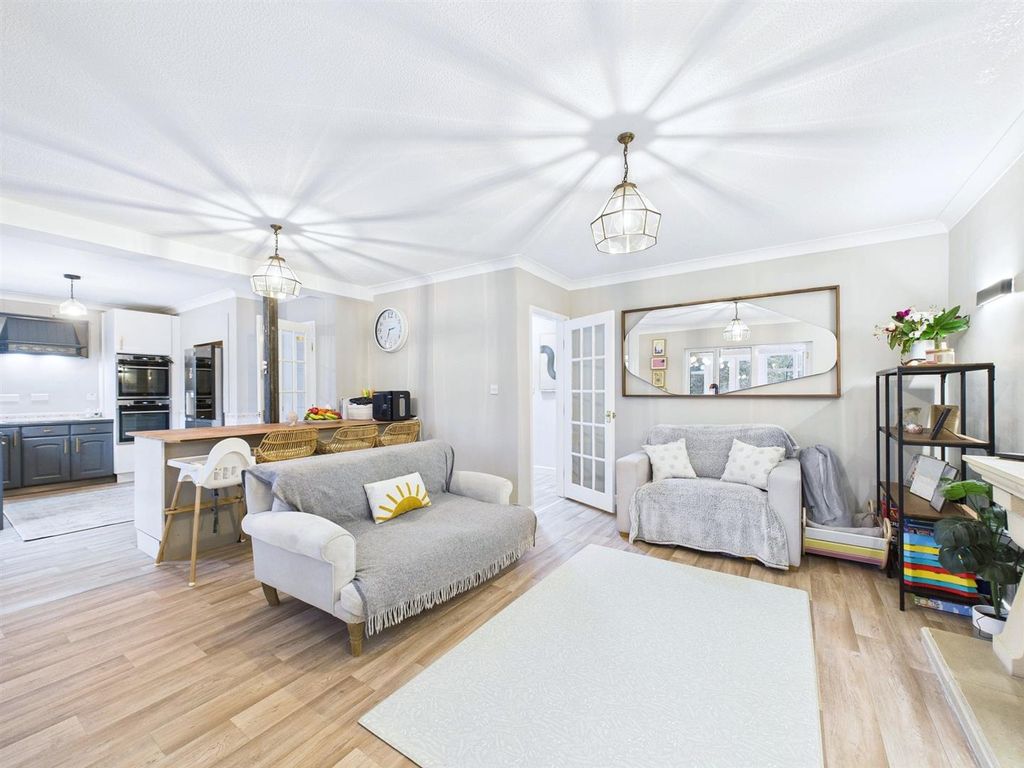 Property photo 3 of 21 2 - 4 Bedroom Chalet Bungalow.Jpg