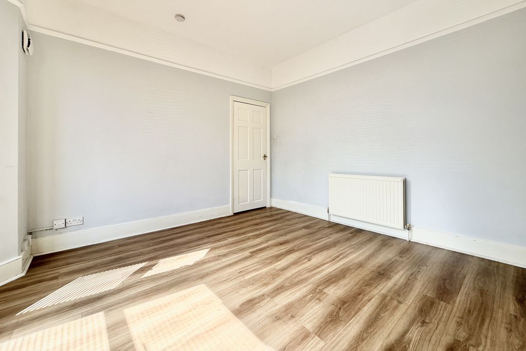 Property photo 3 of 11 3