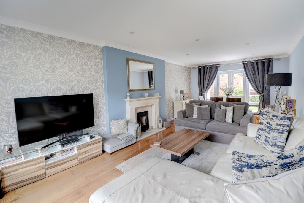 Property photo 3 of 17 Picture No. 02