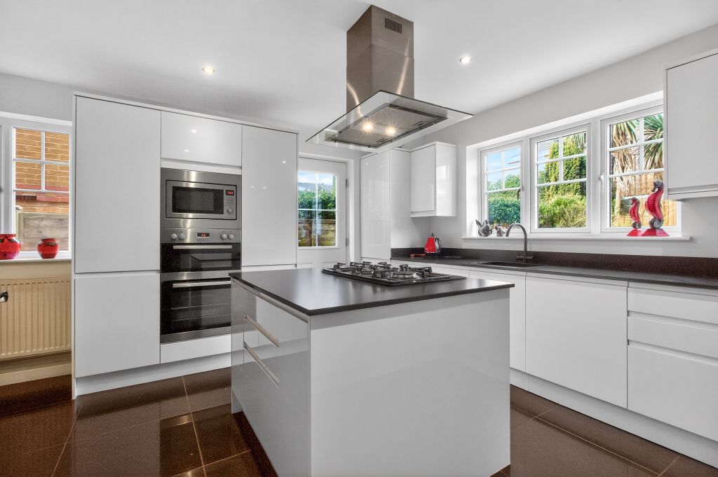 Property photo 3 of 20 Kitchen/Dining Room