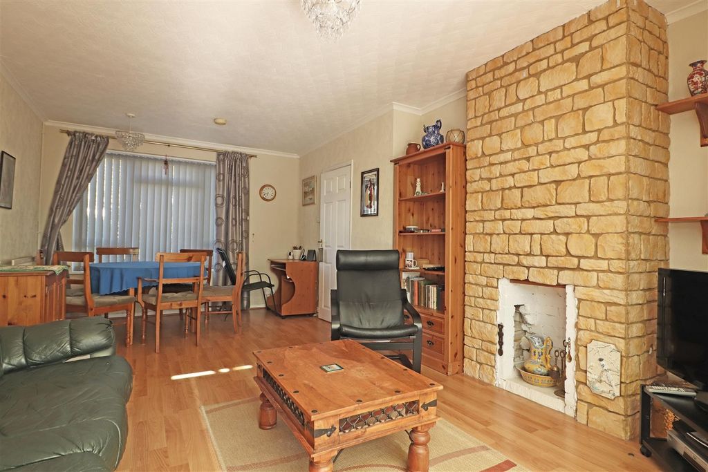 Property photo 2 of 23