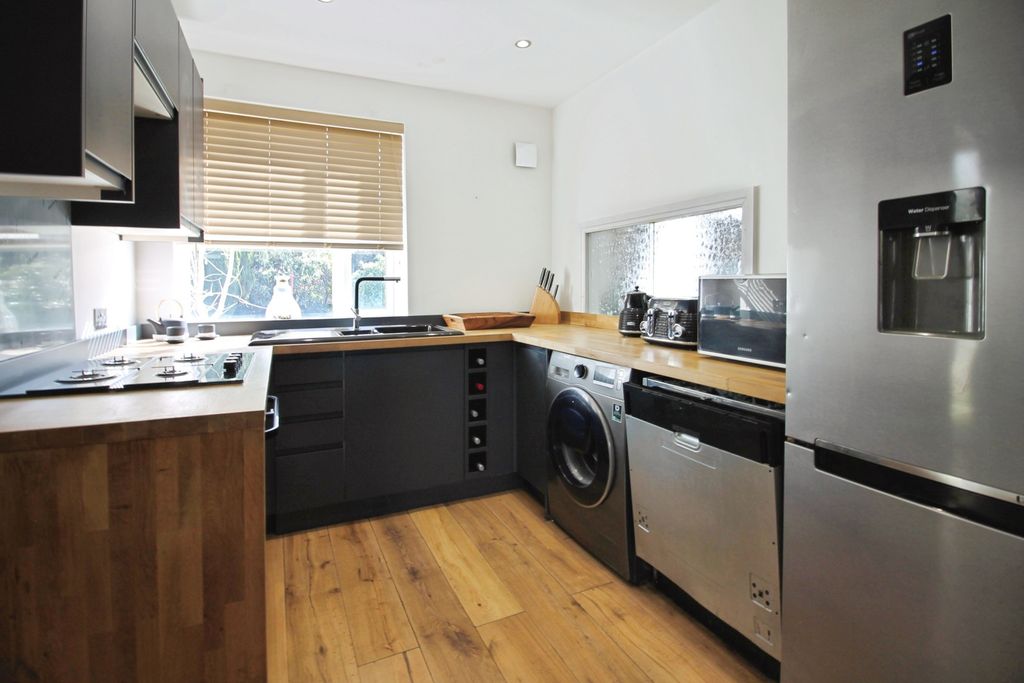 Property photo 2 of 19 Kitchen